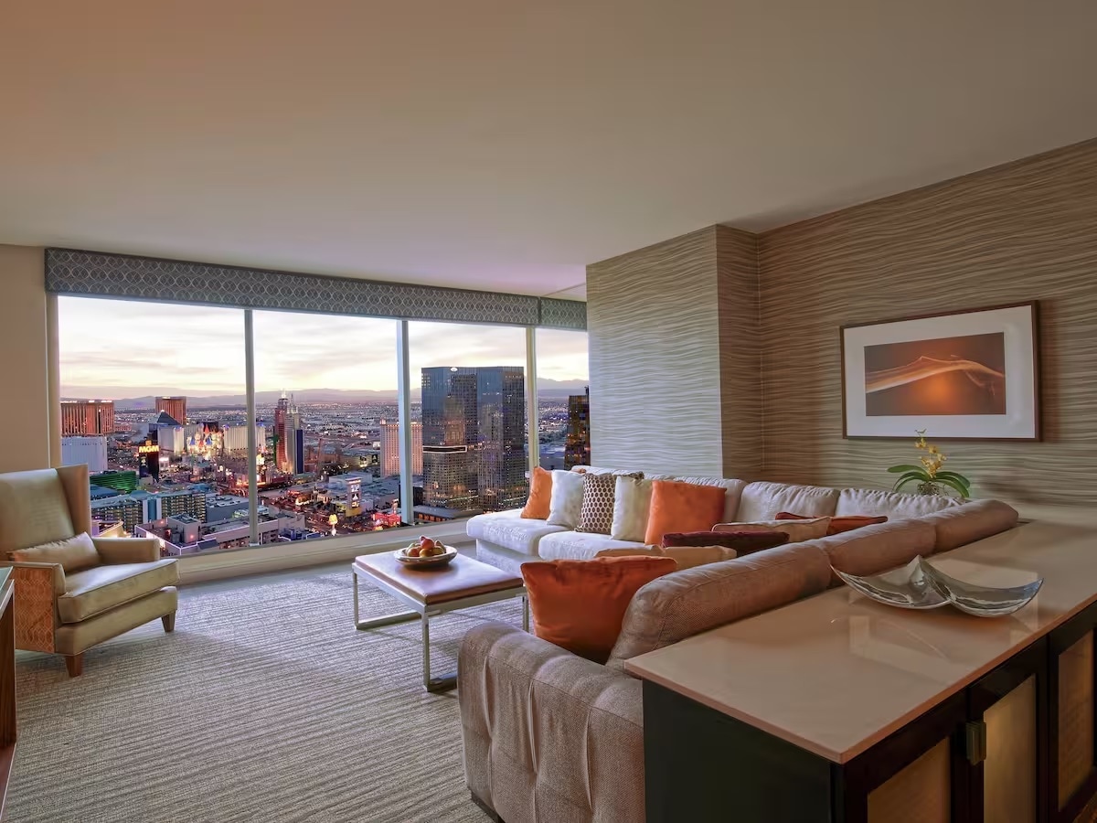 Dhoma e ndenjjes  (Pamja e vilës dhe vendndodhja e Vilës do t 'i caktohet dita e regjistrimit)