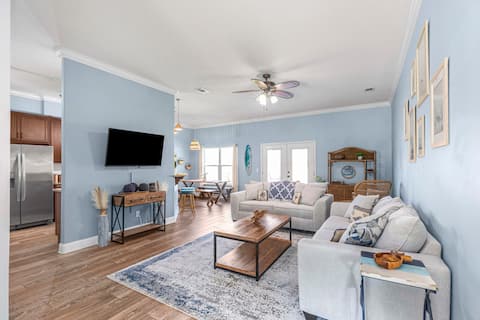 Popular Airbnb listing: The Boho: Quiet home w/ spacious yard! No pet fee! in Pensacola / Ferry Pass / Brent