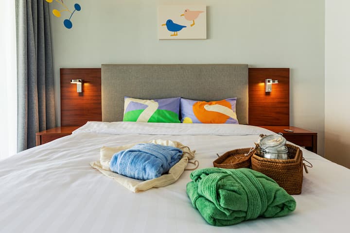 غرفة النوم الأولى (سرير مزدوج)