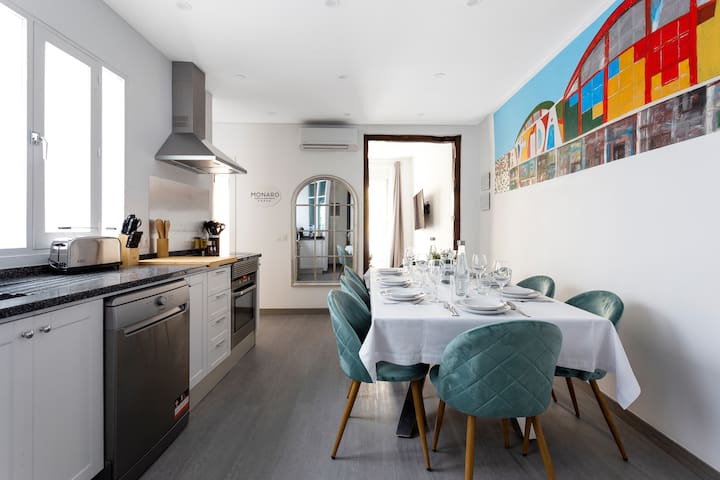 DownTown La Latina Grupos, by MoNARO