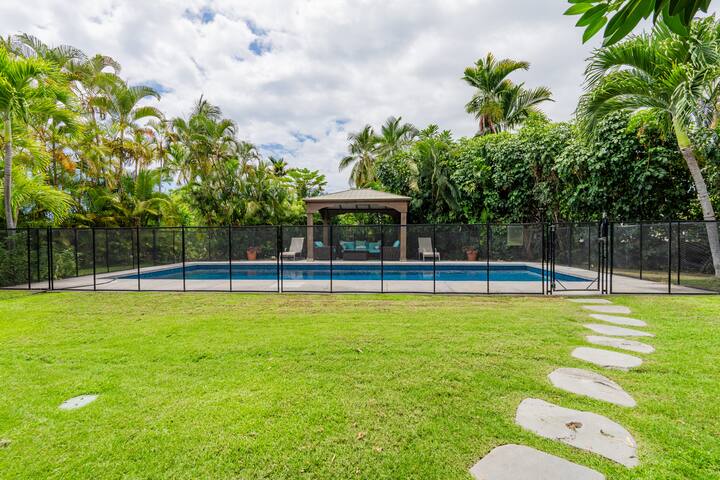 Tropical Oasis w/ Pool & Hot Tub – Walk To Beach gallery image 4