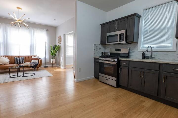 Luxury 6 Bedroom Home Near NYC & EWR Airport! gallery image 2