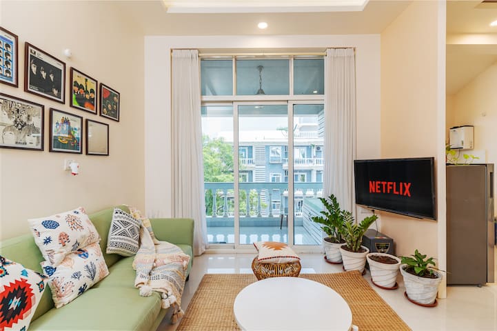 AbbeyRoad: A Beatles themed Luxury 1bhk Apartment
