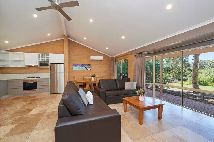 Two Bedroom Queen Chalet gallery image 4