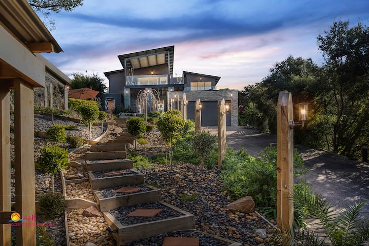 Shangri-La Hot Springs & Beach 2mins