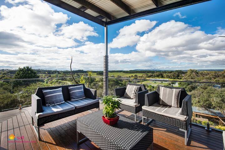 Shangri-La Hot Springs & Beach 2mins gallery image 2