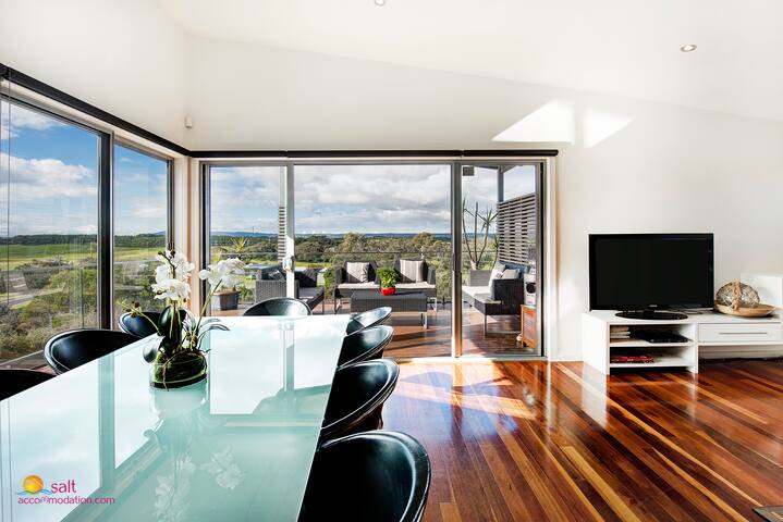 Shangri-La Hot Springs & Beach 2mins gallery image 5