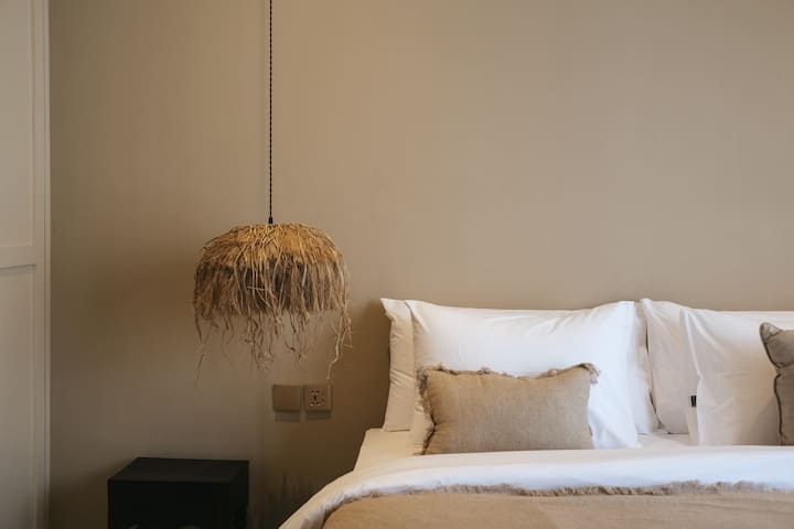 ห้องนอนหรูมีเครื่องปรับอากาศ