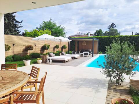 Contemporary villa with swimming pool