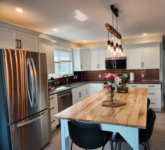 Relax in “High Tide” 2 bdrm gallery image 3