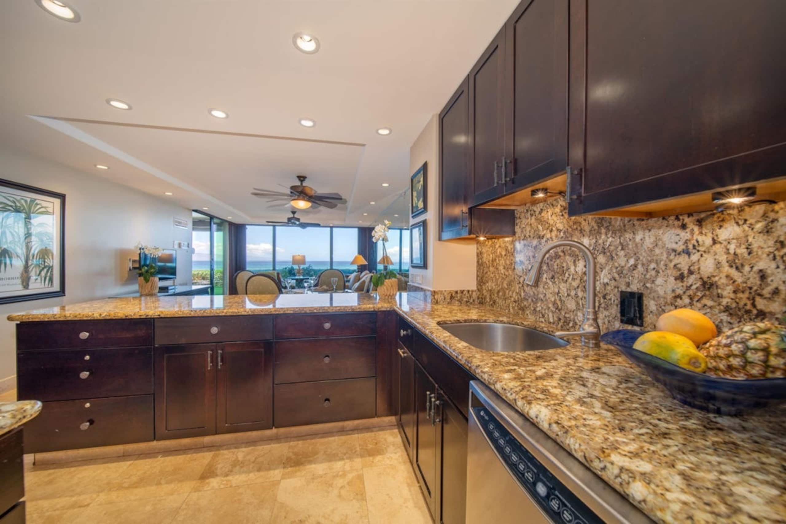 Mahana at Kaanapali- Beachfront Walkout Jewel - Image 4
