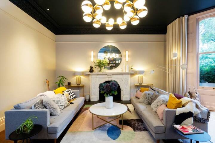 Chic Comfort in Earls Court gallery image 2