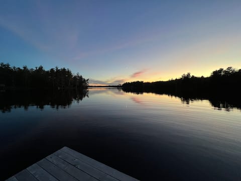 Successful Airbnb property: Canoe Cove Lake house in Queens