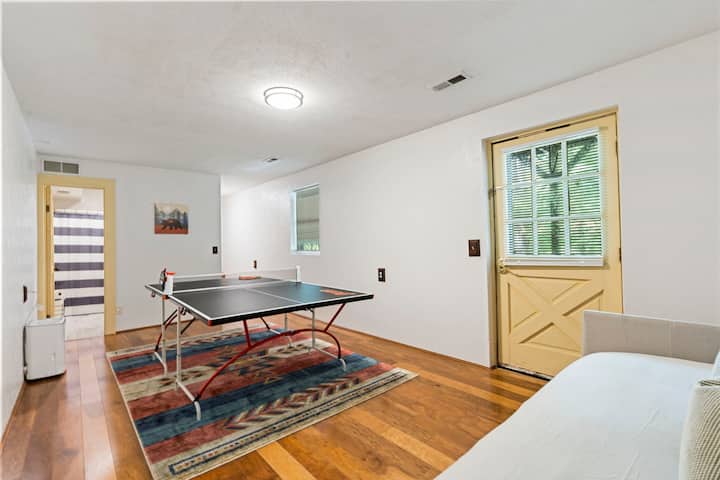 طاولة بينغ بونغ