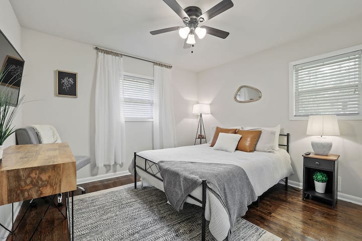 Queen bedroom 2 with large closet