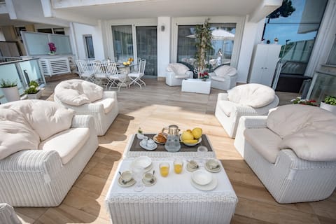Successful Airbnb property: La Terrazza Sul Sole Vacation Home in Napoli