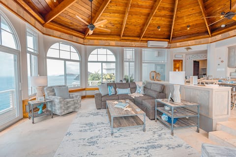 Top Airbnb: Oceanfront Private Caribbean Resort! in Charlotte Amalie