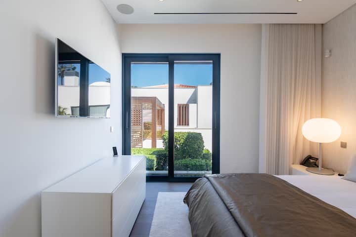 Ორადგილიანი აპარტამენტი

Საწოლი 152 × 203 სმ, რომელიც აღჭურვილია სააბაზანოთი და აბაზანით