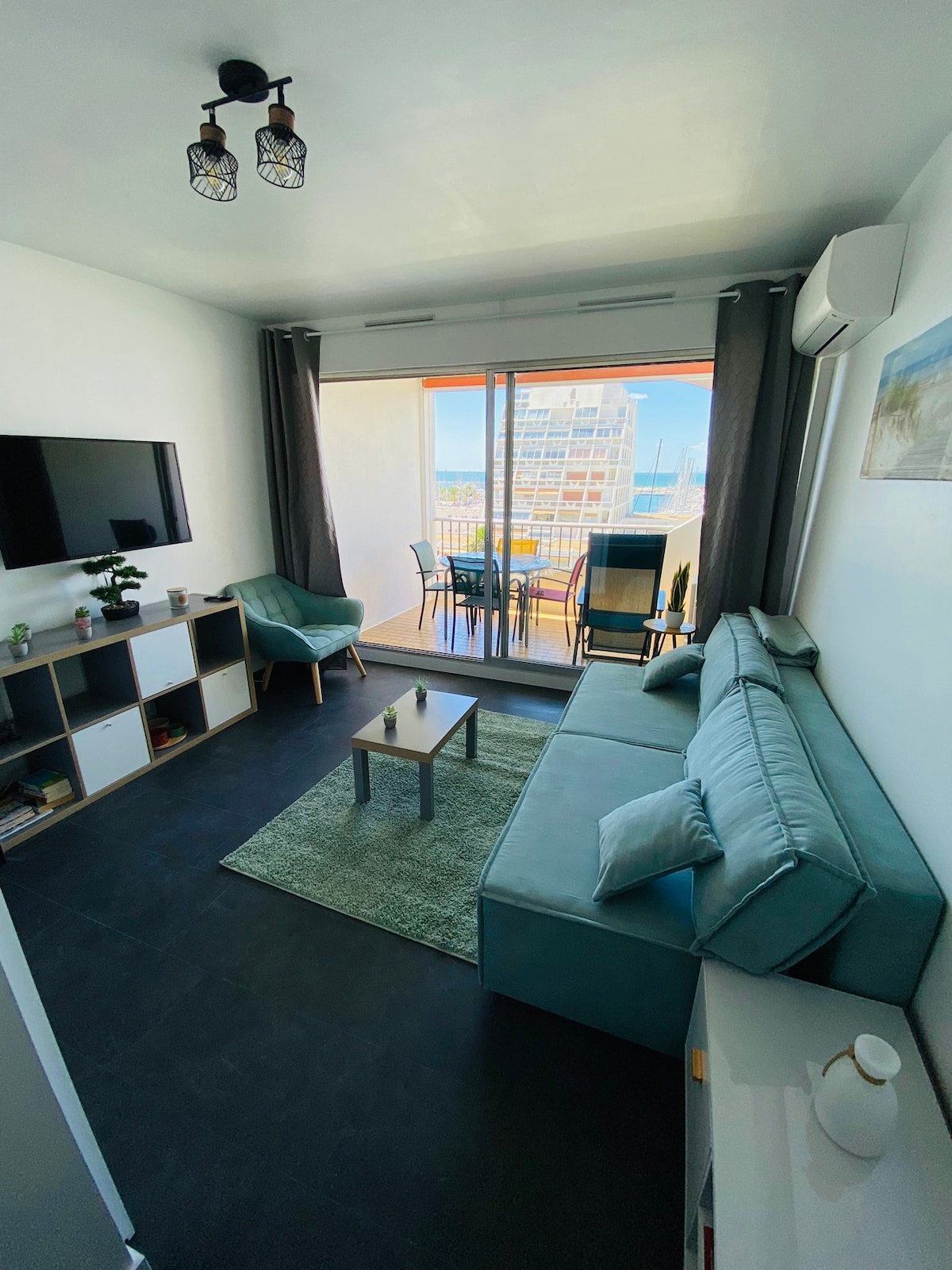 Top Airbnb: Beautiful apartment with sea-port view, air conditioning, parking in La Grande Motte