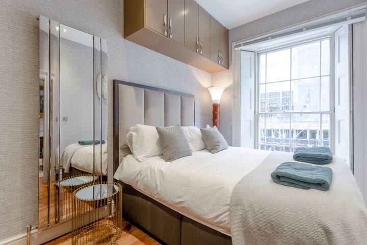 Opulent Residence in the heart of Mayfair 2BR 2BR gallery image 3