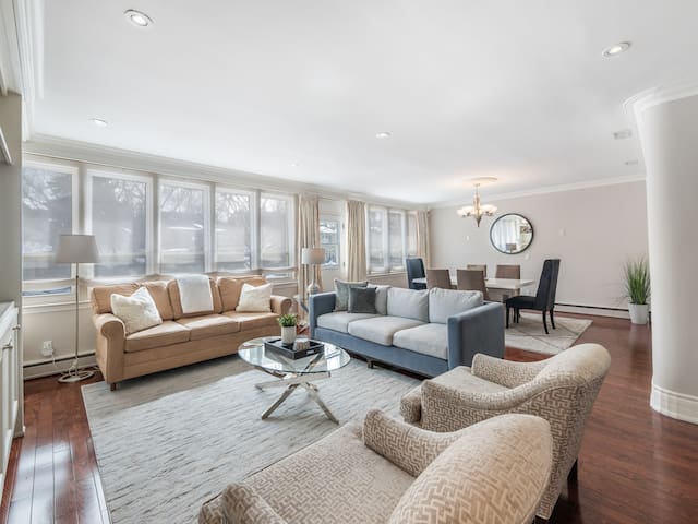 Directorial Suite in Forest Hill