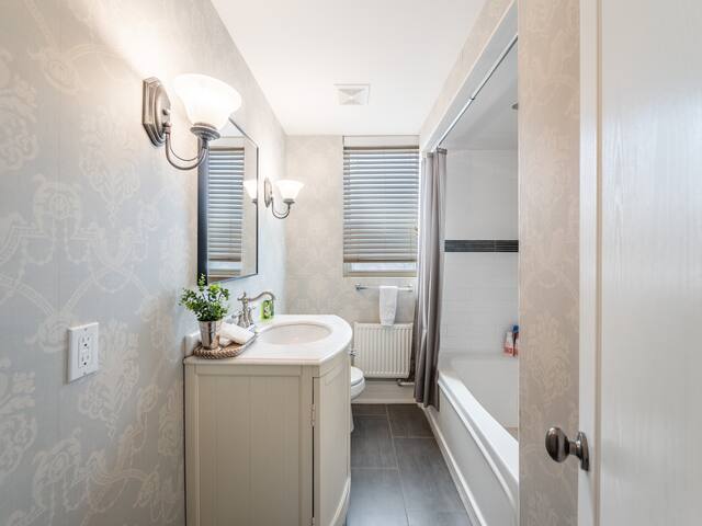 Directorial Suite in Forest Hill gallery image 5