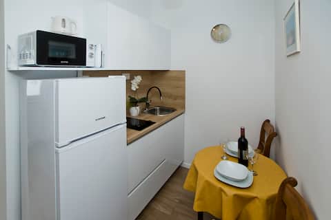 Popular Airbnb listing: Lovely studio on port of Hvar in Splitsko Dalmatinska županija