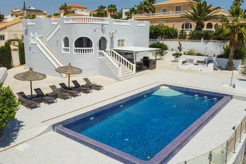 SR85 Spacious Villa La Escuera with Private Pool