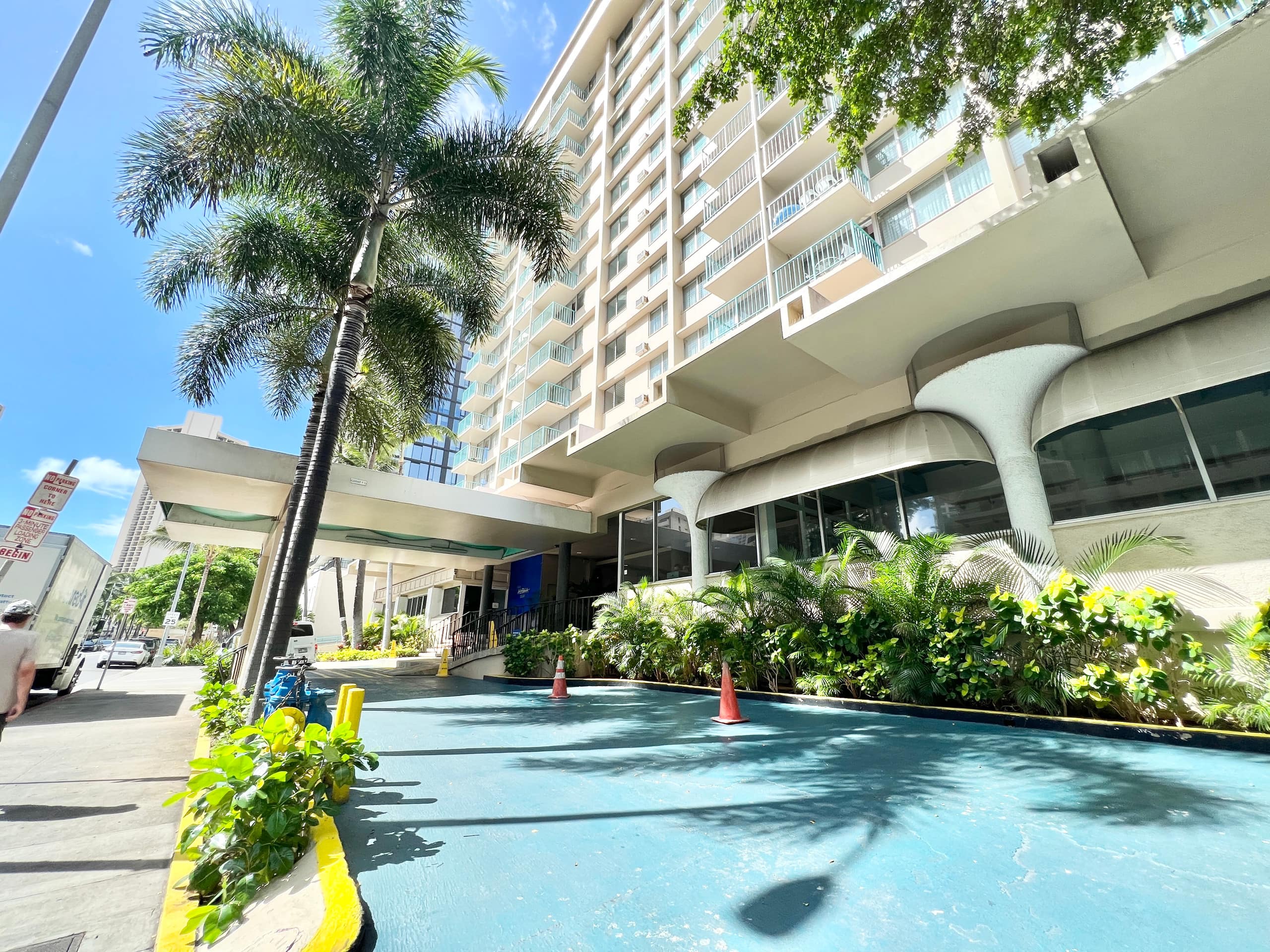 Condo in Honolulu · ★4.76 · Studio · 2 beds · 1 bath - Image 18