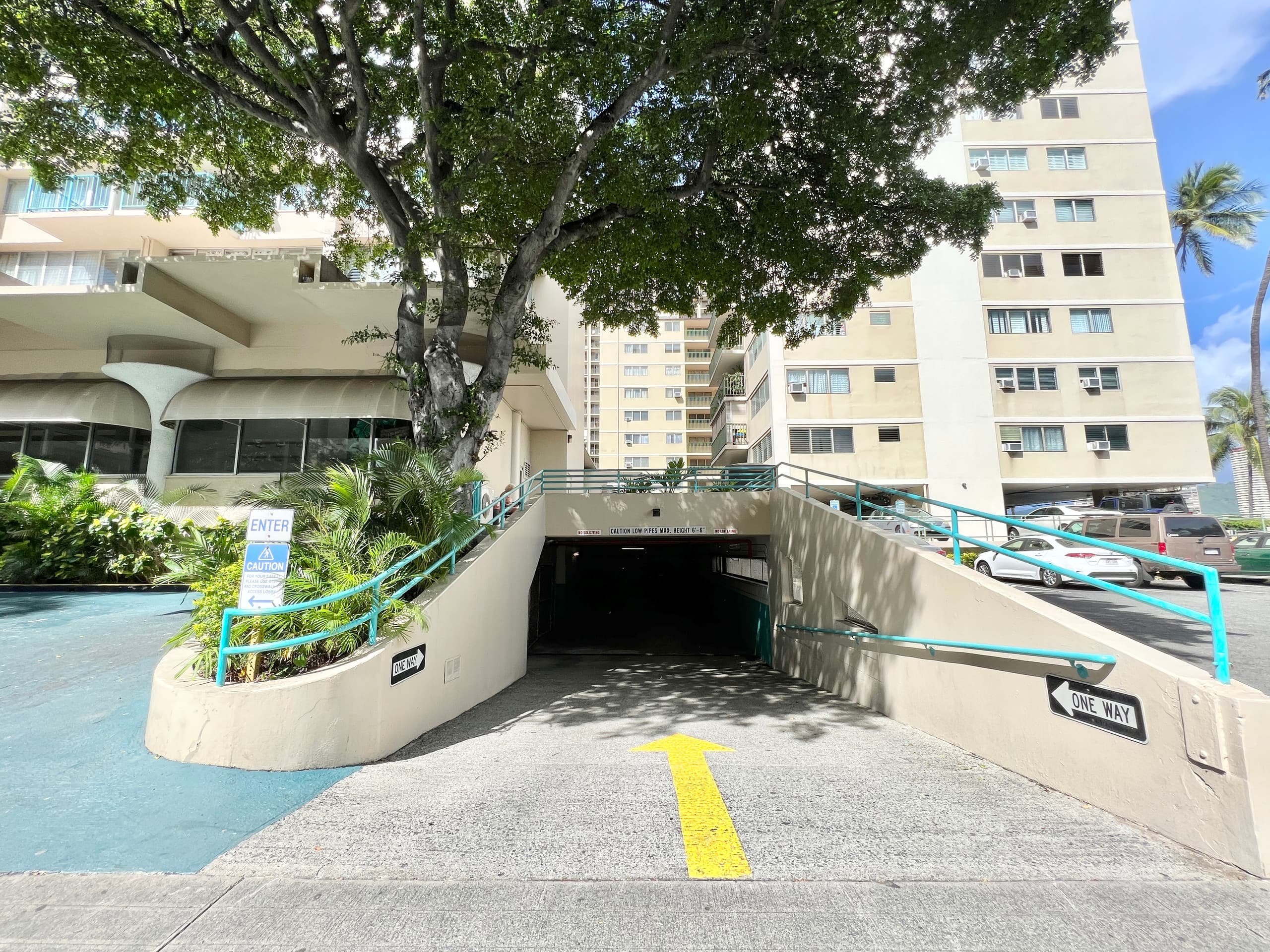 Condo in Honolulu · ★4.76 · Studio · 2 beds · 1 bath - Image 21