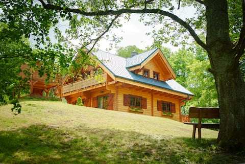 Family Log Cabin U Tří skřítků