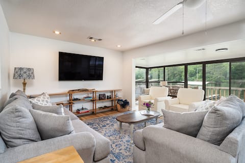 Popular Airbnb listing: Peaceful Lakefront House on lake Hamilton in Lake Hamilton