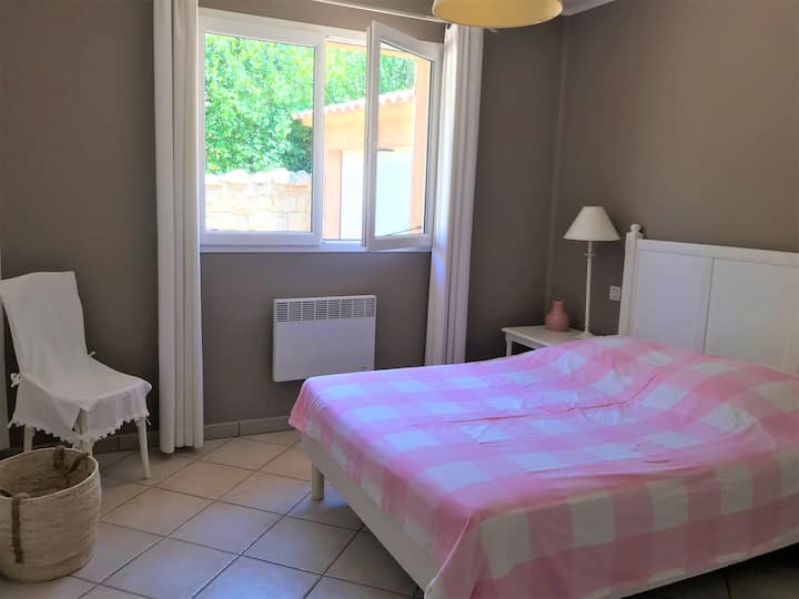 ห้องนอนชั้นล่าง