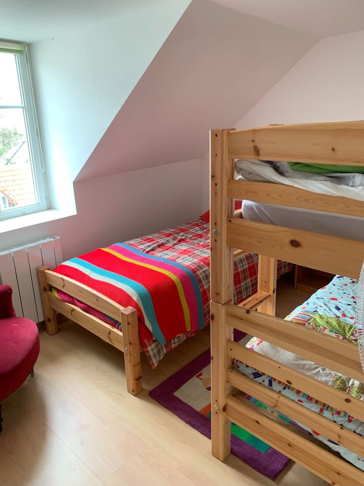 chumba cha kulala 3 vitanda 2 sakafu