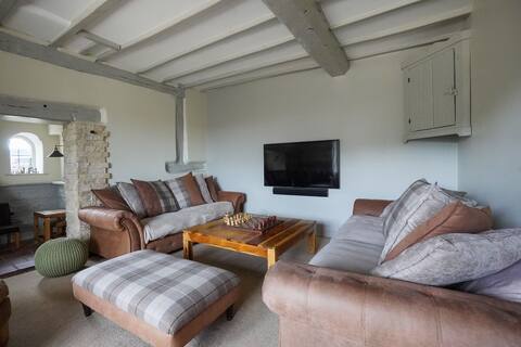 Charming Beoley Farmhouse