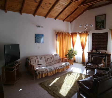 Top performing Airbnb: A spacious house with parking in Departamento Futaleufú