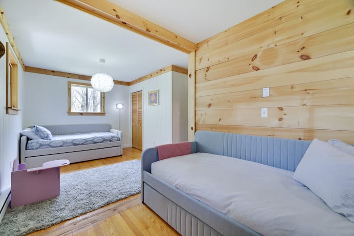 هذه الأسرّة مزودة بسرير قابل للسحب 