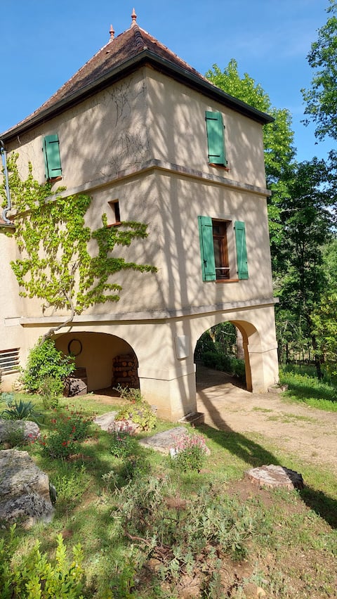 Dovecote in the heart of the vineyard