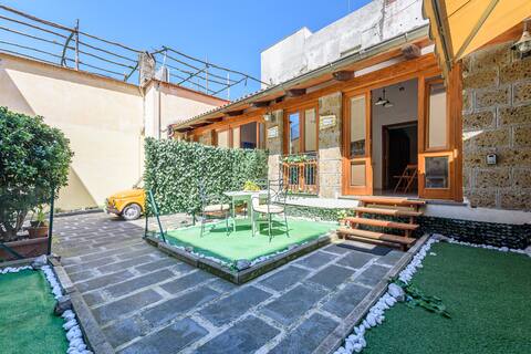 [Sorrento Coast] - Villa with garden for 9 guests