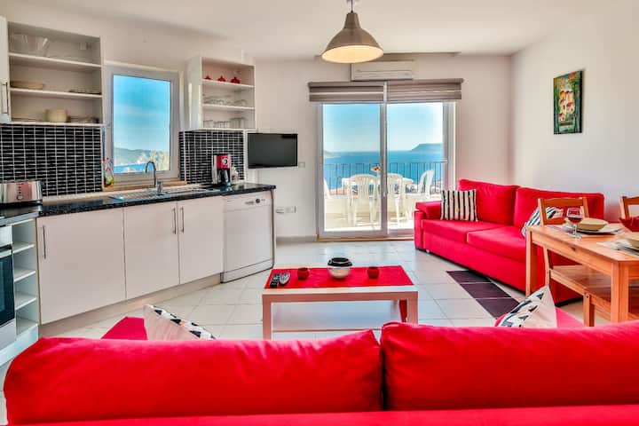 Kaşın Kalbinde Muhteşem Deniz Manzaralı Daire - Kaş