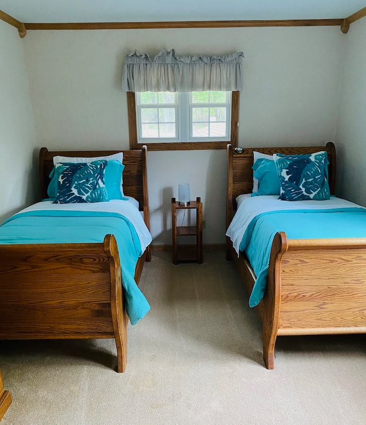 nachádza sa na vyššej úrovni.