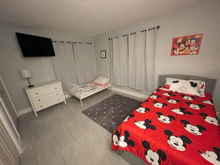 Chumba cha 3 cha kulala cha Watoto- kina vitanda 3, nenda chini ya kitanda. 