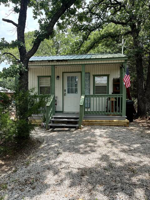 The Petite Fyrelyte Retreat