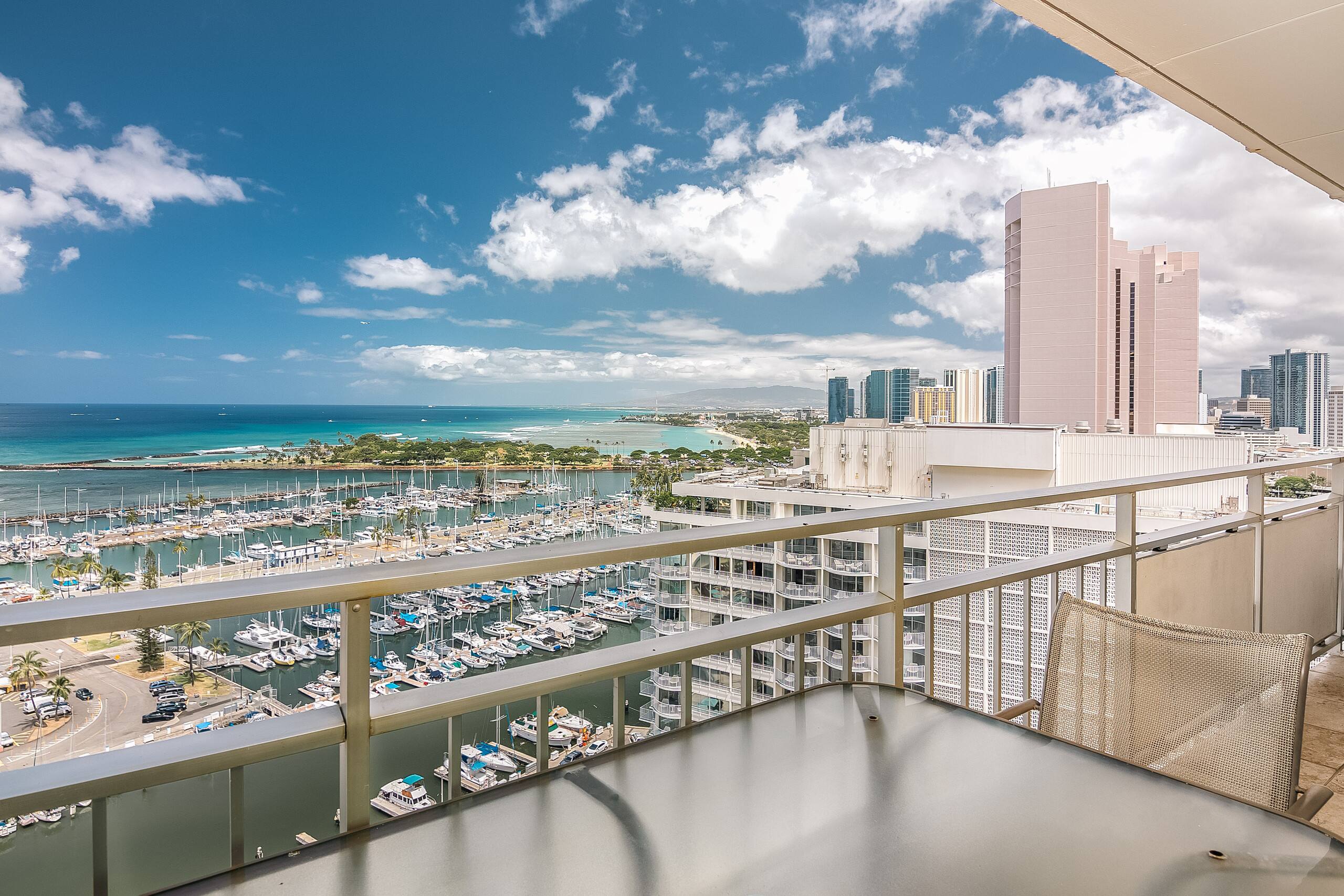 Ilikai Ocean Front Condo w/ balcony & ocean view - Image 14