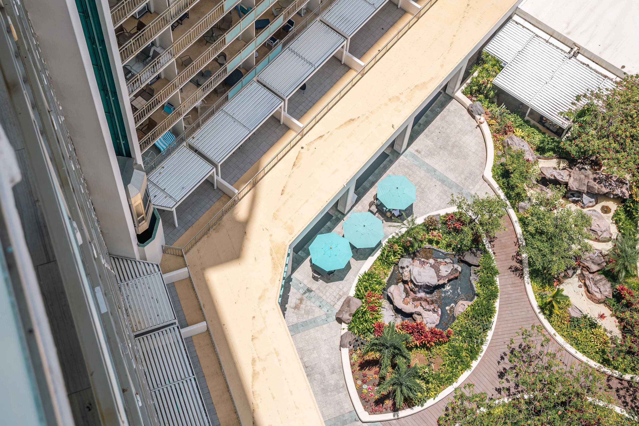 Ilikai Ocean Front Condo w/ balcony & ocean view - Image 44