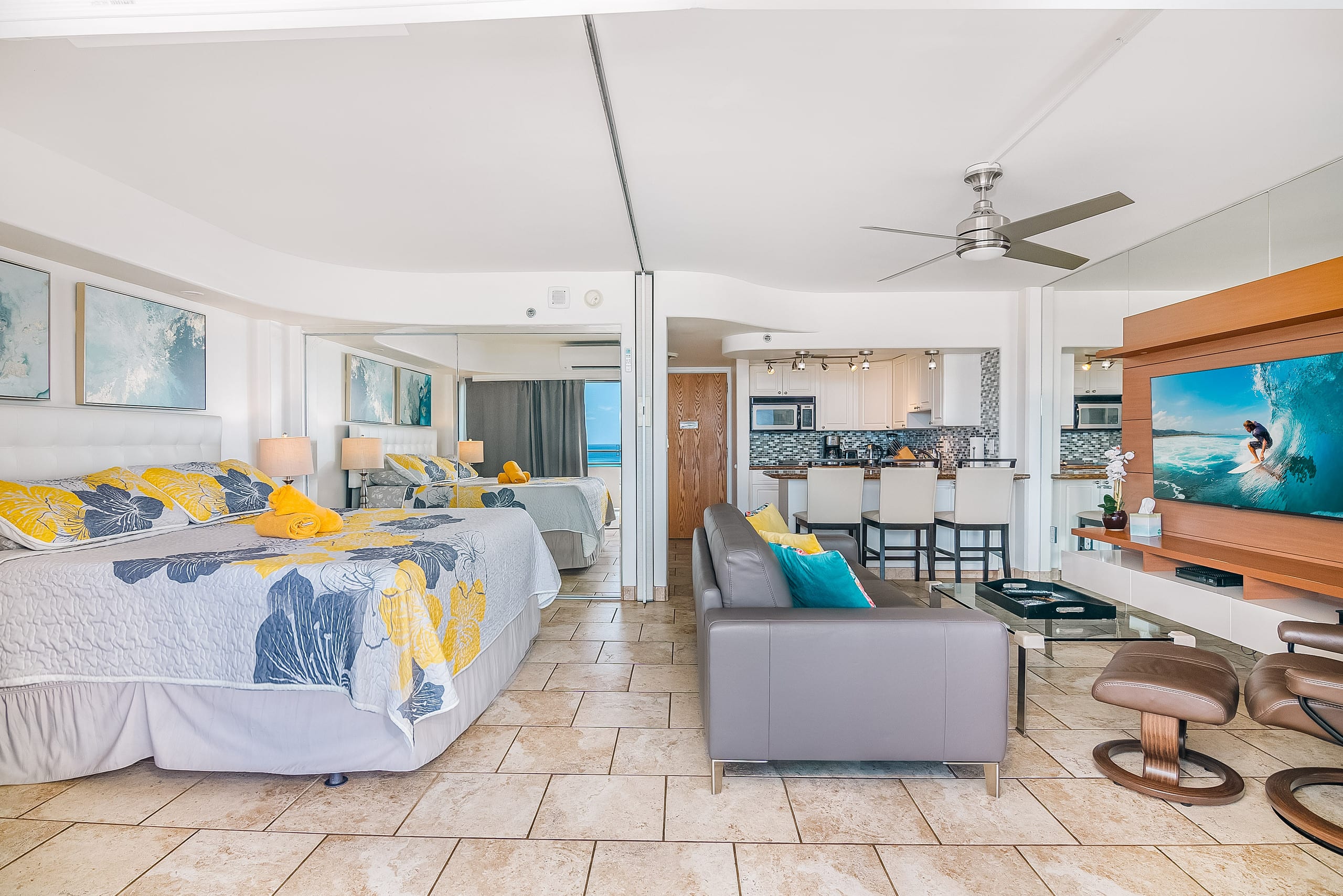Ilikai Ocean Front Condo w/ balcony & ocean view - Image 8