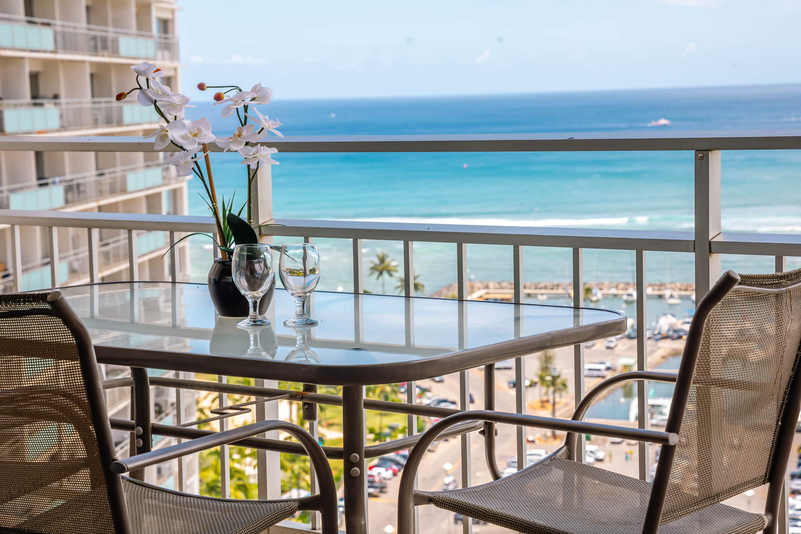 Ilikai Ocean Front Condo w/ balcony & ocean view - Image 30