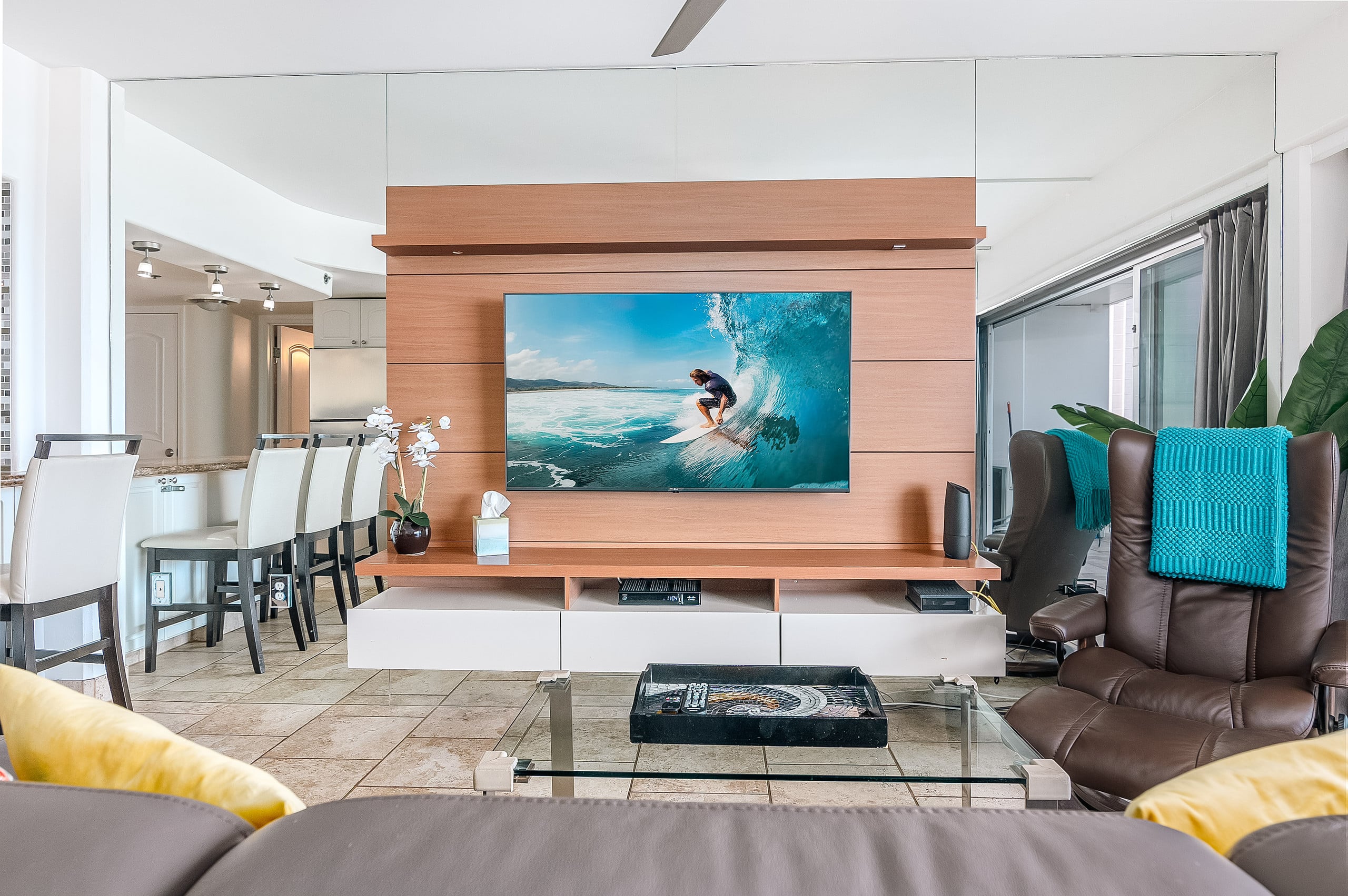 Ilikai Ocean Front Condo w/ balcony & ocean view - Image 12