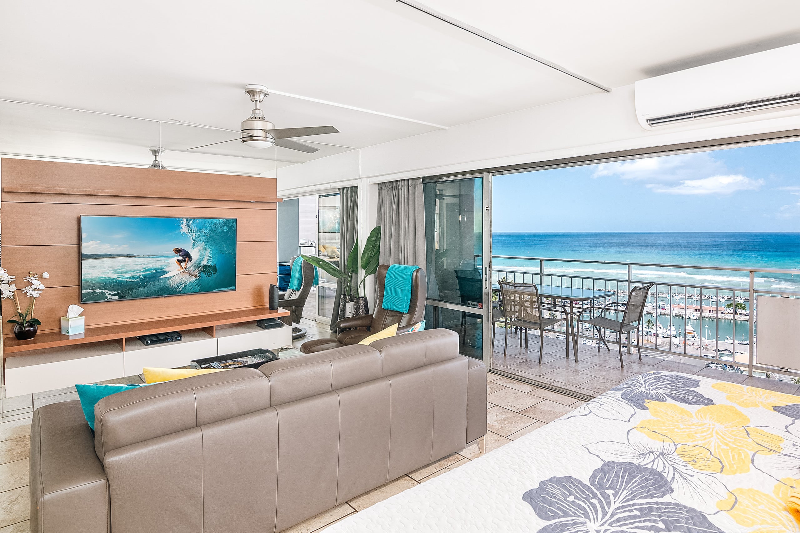 Ilikai Ocean Front Condo w/ balcony & ocean view - Image 4