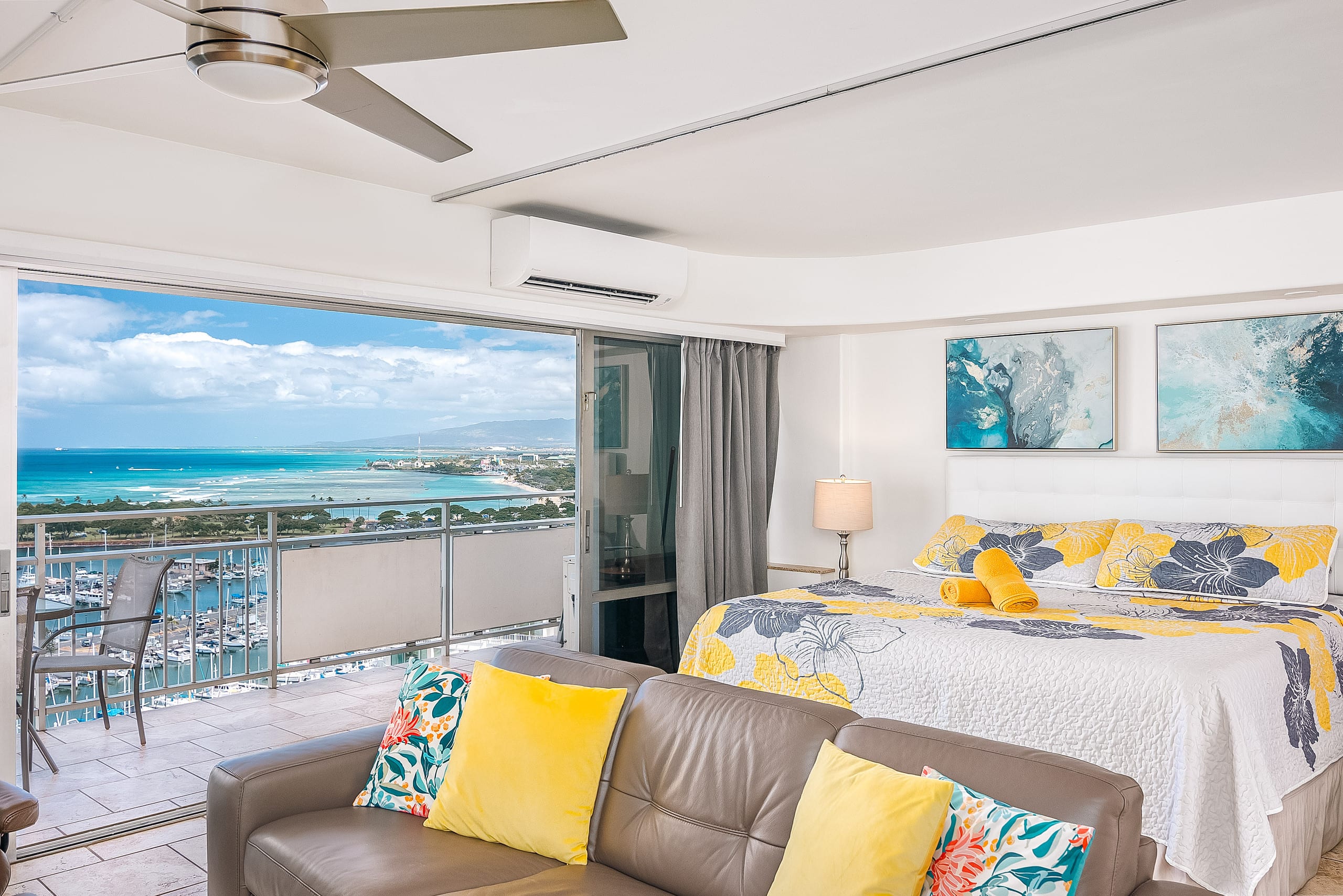 Ilikai Ocean Front Condo w/ balcony & ocean view - Image 7
